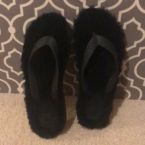Ugg fluffie flip flop slippers